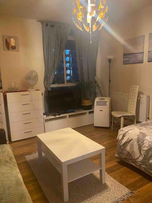 Central London Cottage Steps Away2Public Transport
