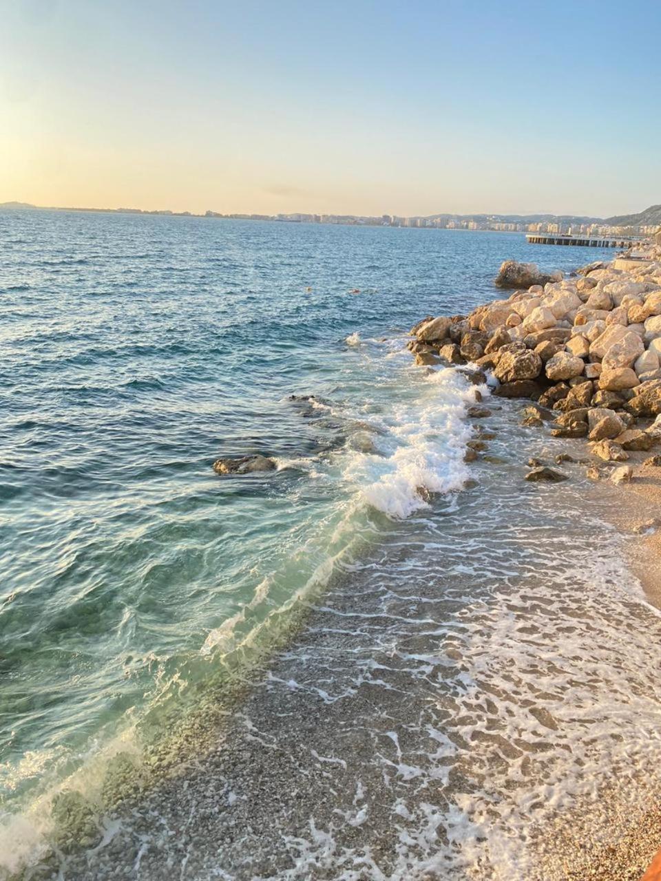 Four Seasons Beach Apartment Vlora