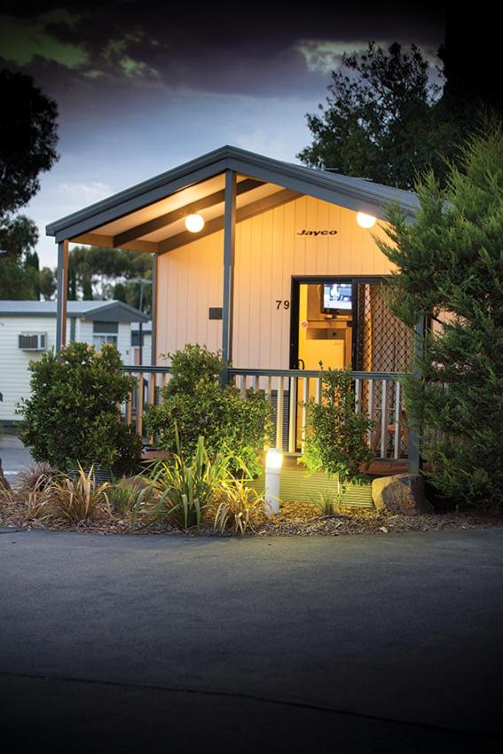 Airport Tourist Village Melbourne