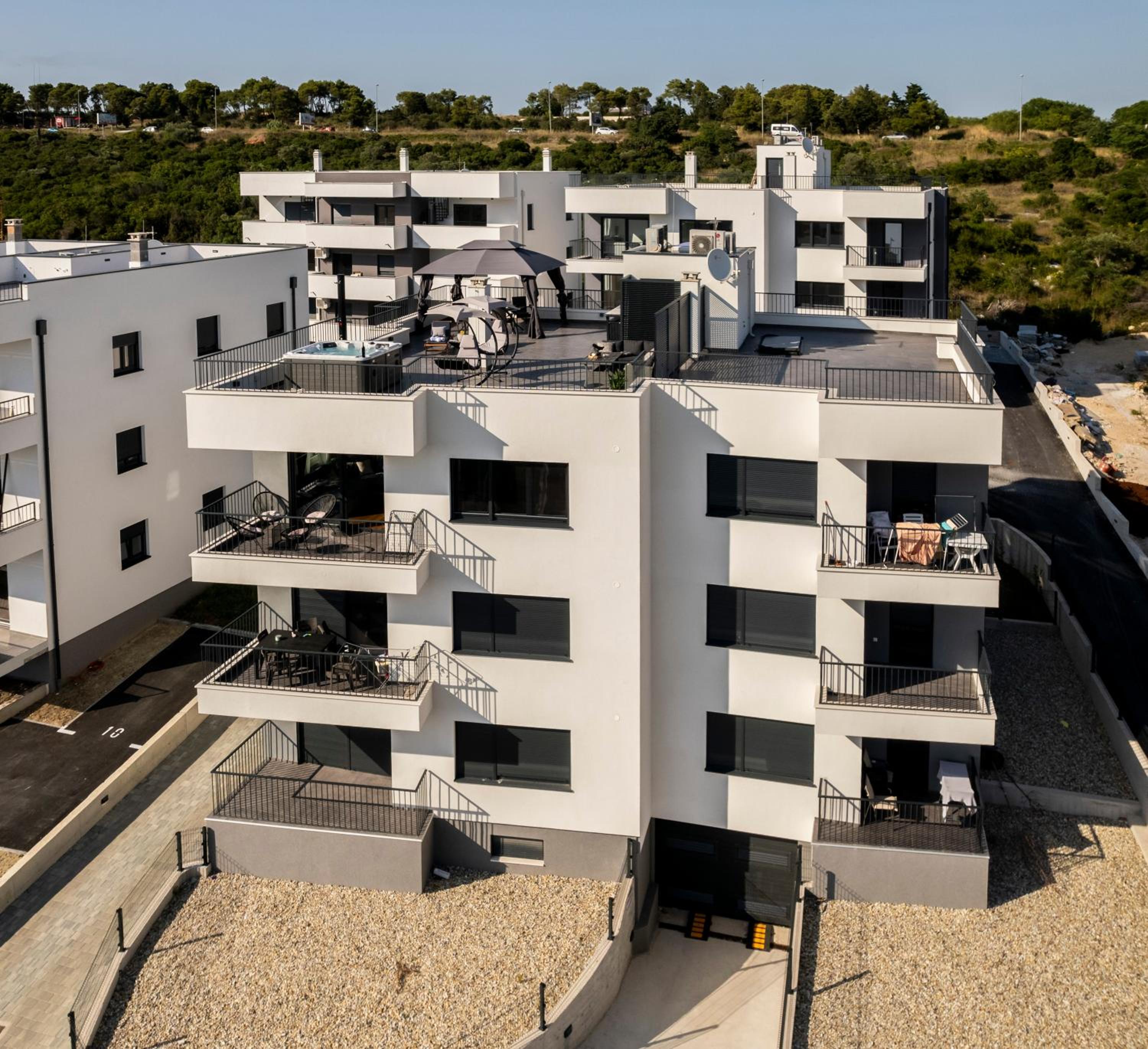 Hotel Apartment Skyline Retreat - Image 1