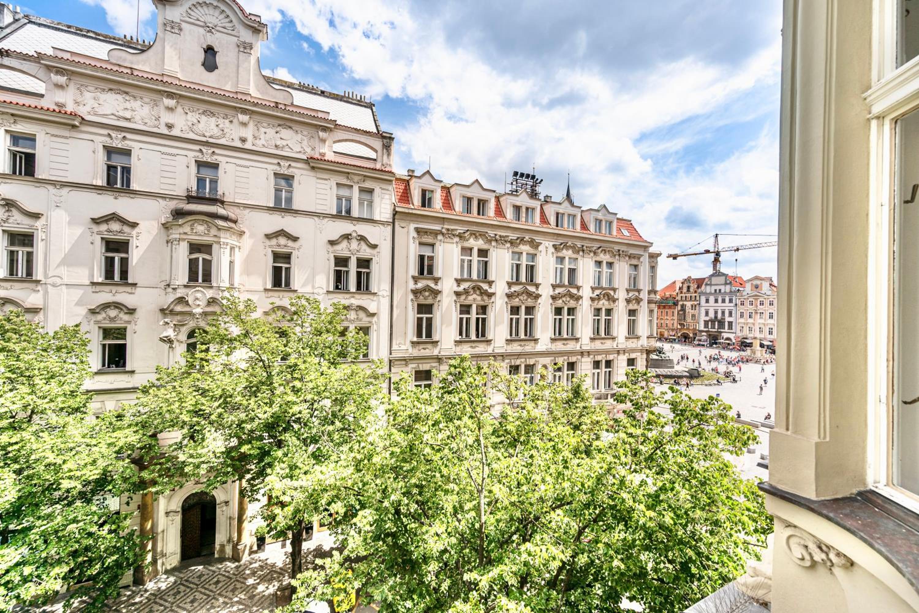 The Old Town Square & Parizska Apartments