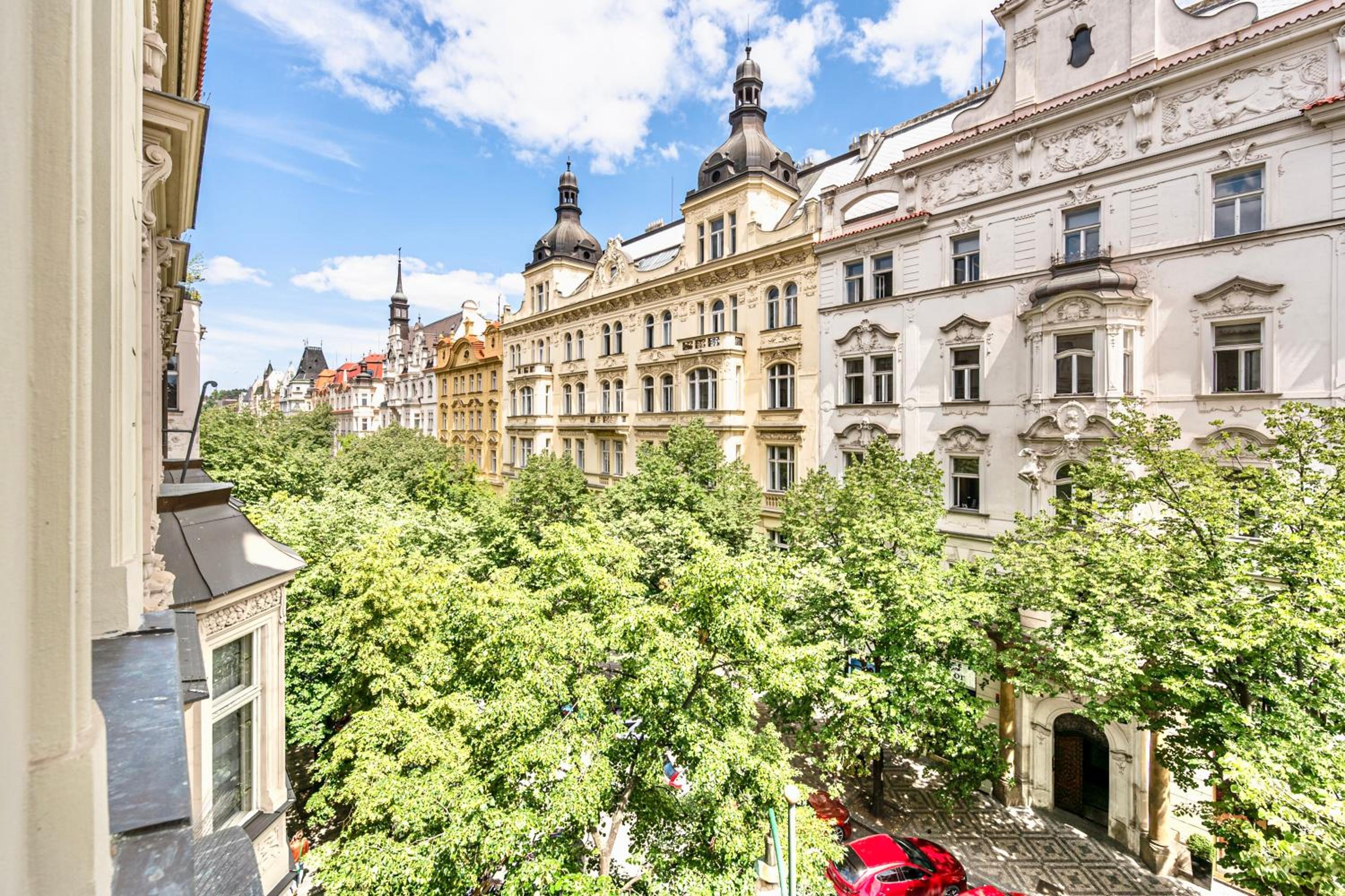 The Old Town Square & Parizska Apartments