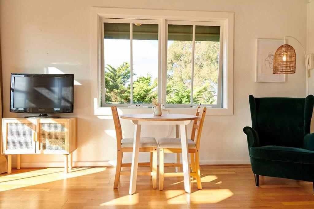 Tranquil 1-Bedroom Apartment in Windsor