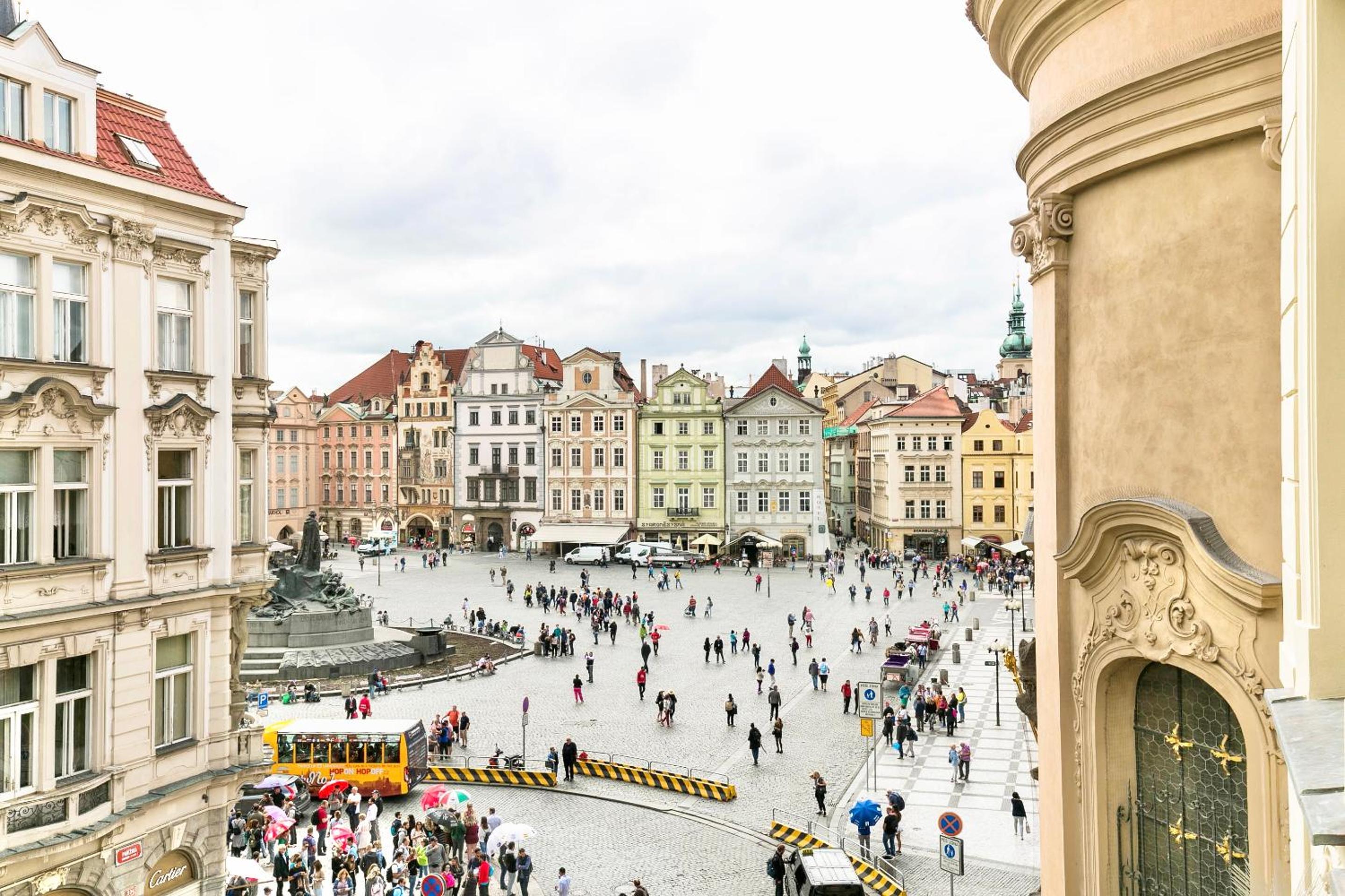 The Old Town Square & Parizska Apartments