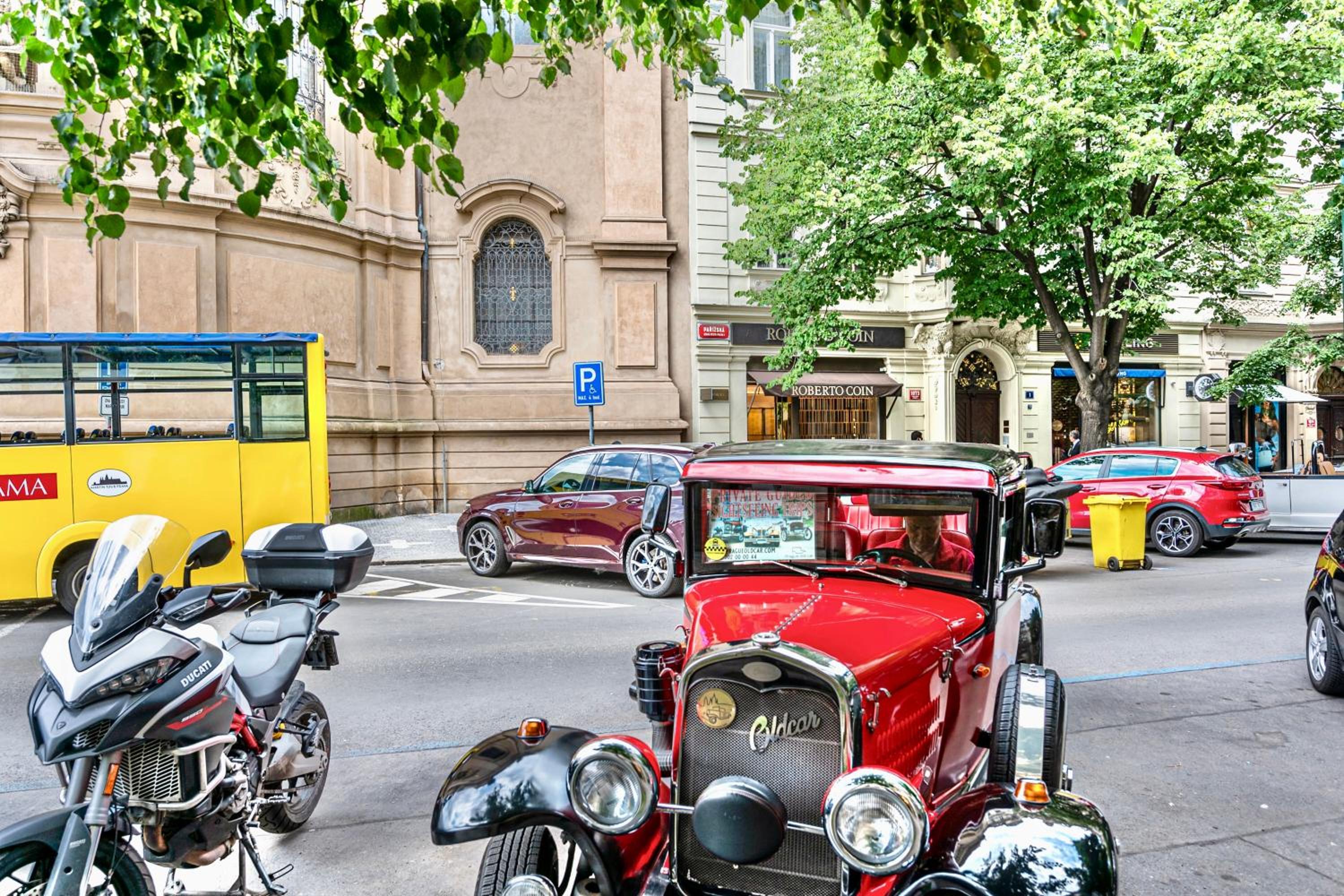 The Old Town Square & Parizska Apartments