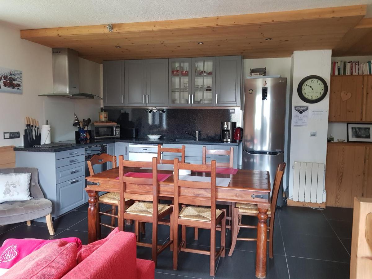 bel appartement , son jardin et le lac view 3