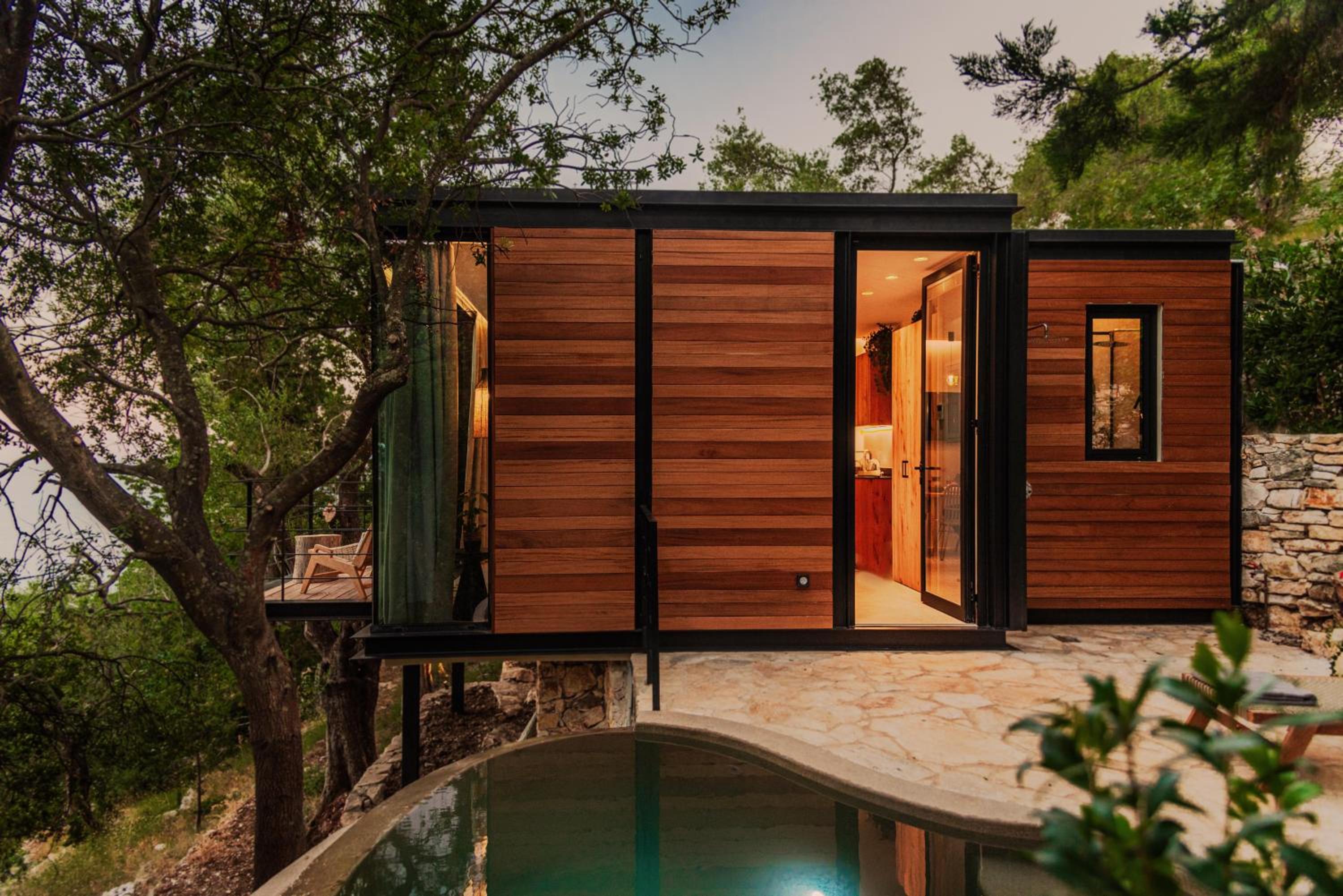 Hotel Rizes Sea View Suite - Image 1