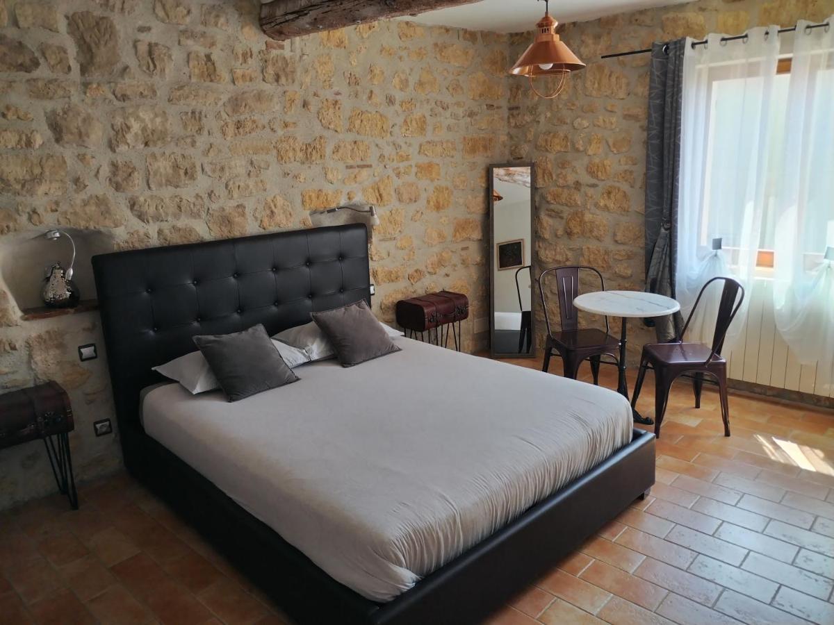 VILLA ARTEMiA