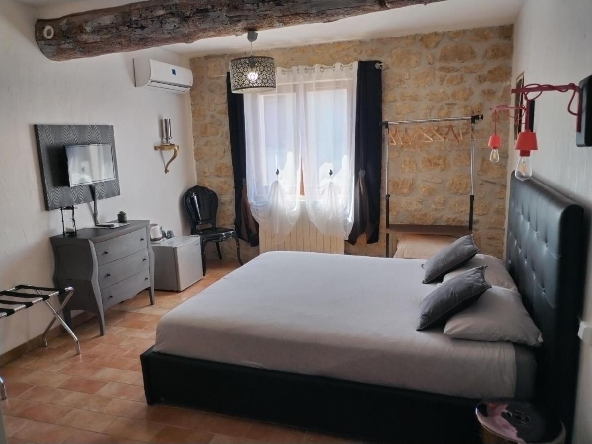 VILLA ARTEMiA