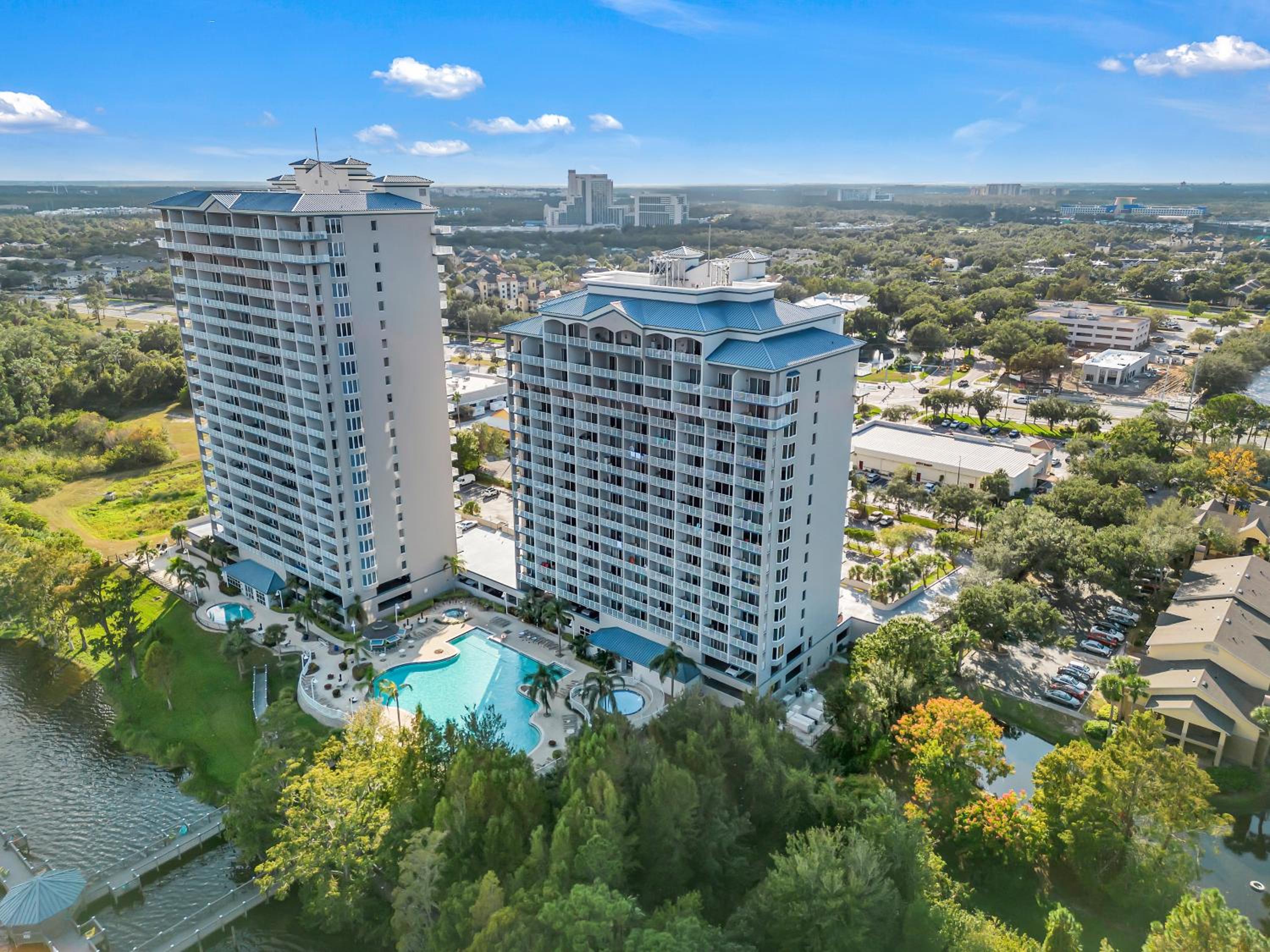 Hotel 2BR condo minutes to Disney Springs