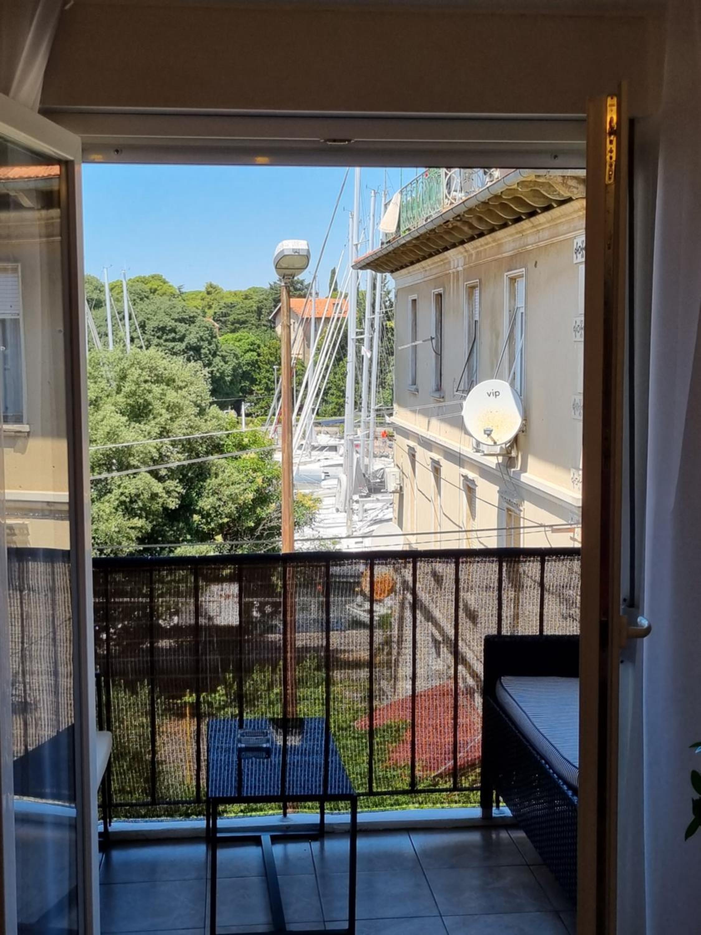 Apartment with view on city marine view 2