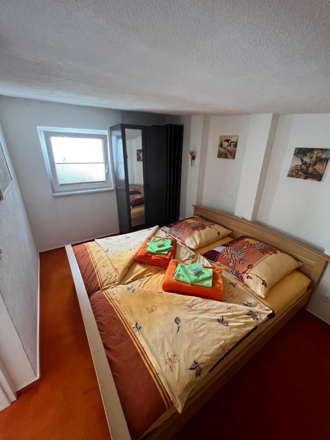 Ferienwohnung -IN LAPIDE REGIS-