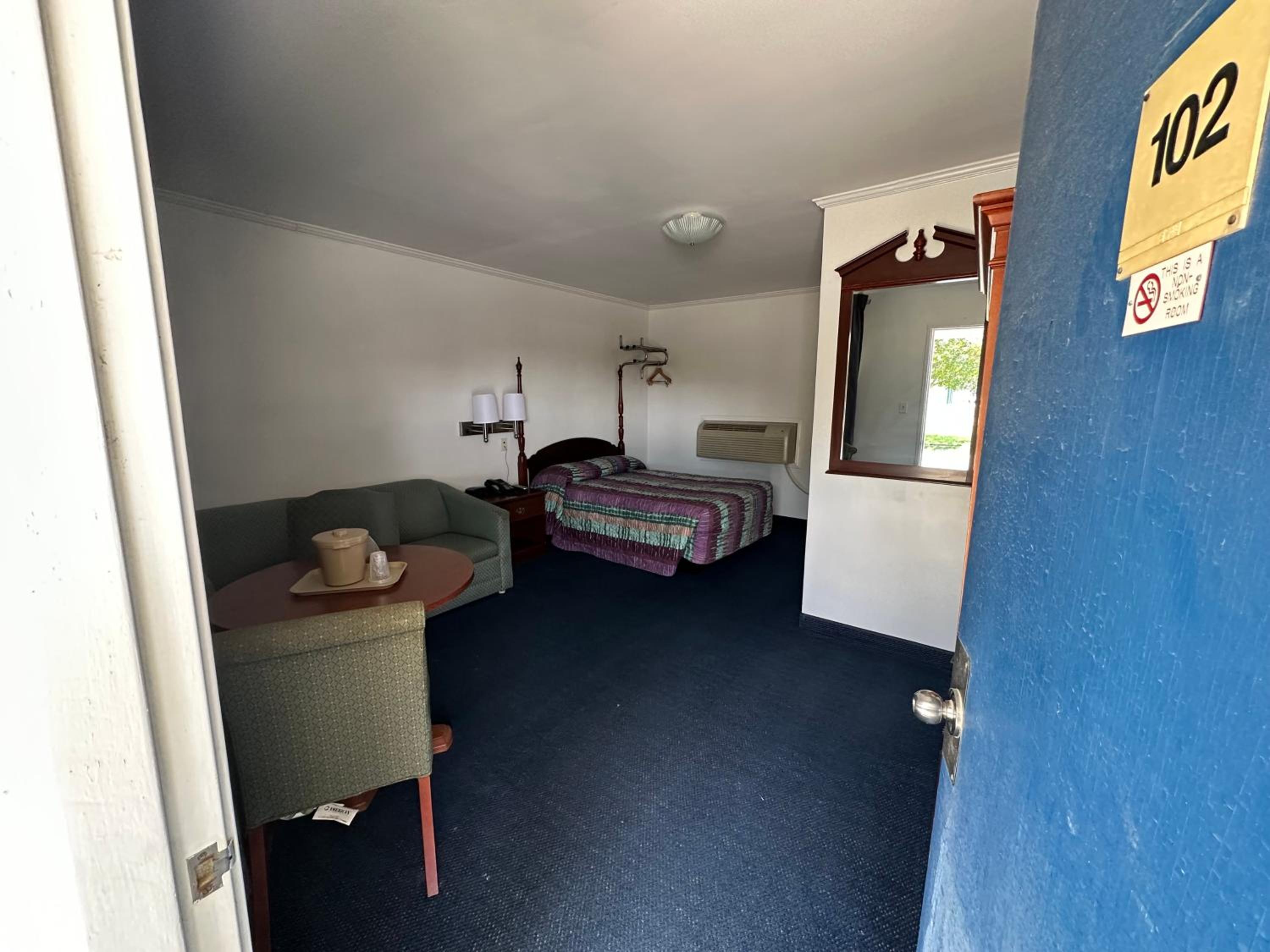 Four Oaks Lodging