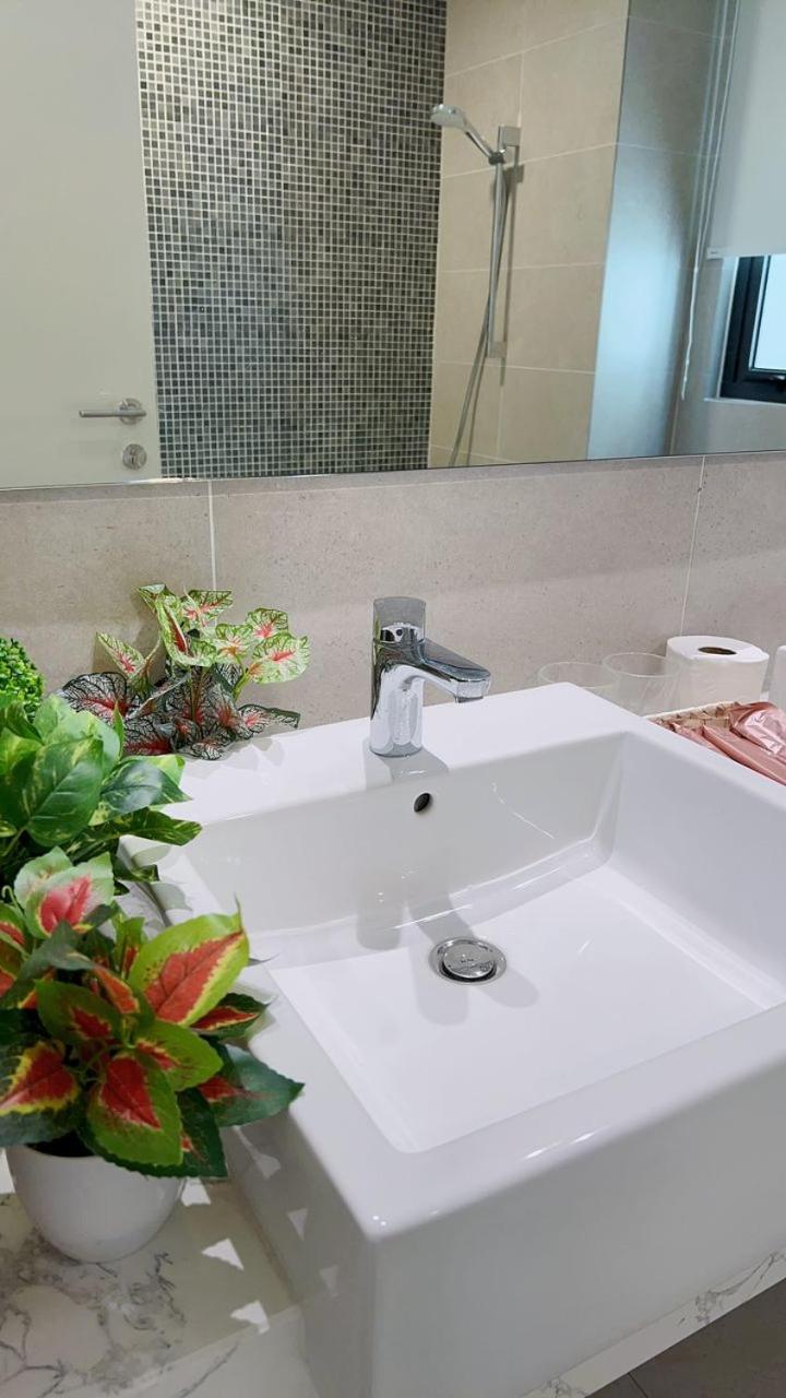 TheOoak suite 4pax cozy home stay @mont kiara