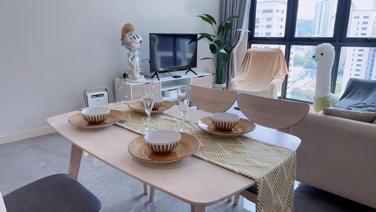 TheOoak suite 4pax cozy home stay @mont kiara