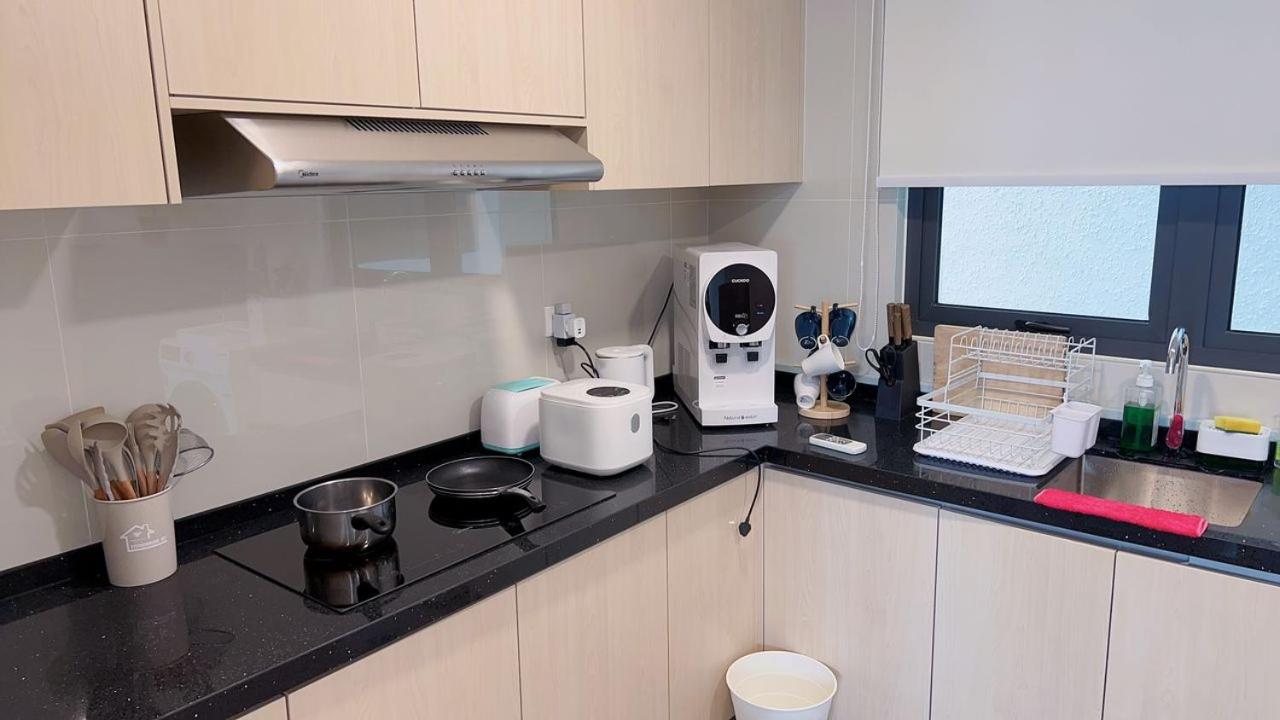 TheOoak suite 4pax cozy home stay @mont kiara