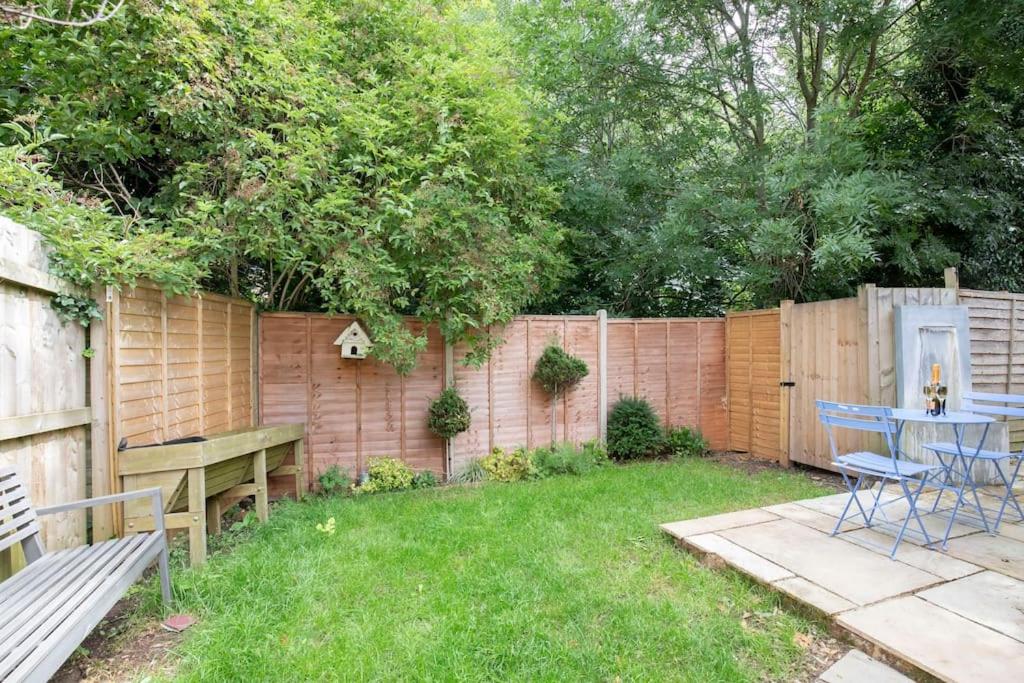 Stunning 6 Bed 3 Bath Detached Home in Cheltenham view 5