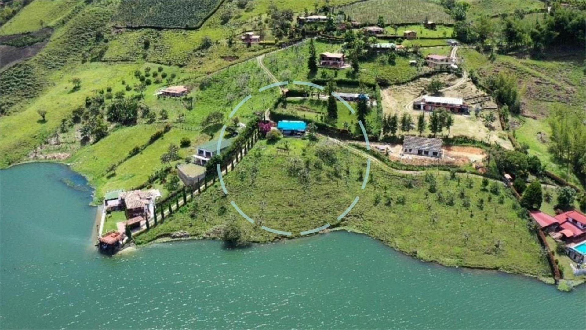Cozy lakefront House for 6 (Guatape dam)