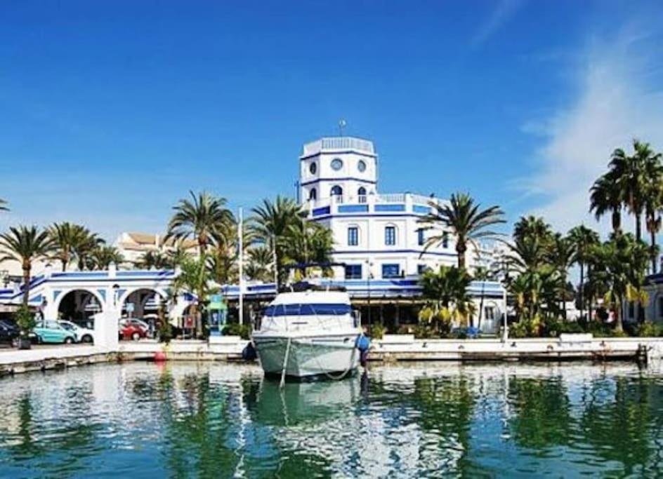 Estepona Puerto Ideal Location