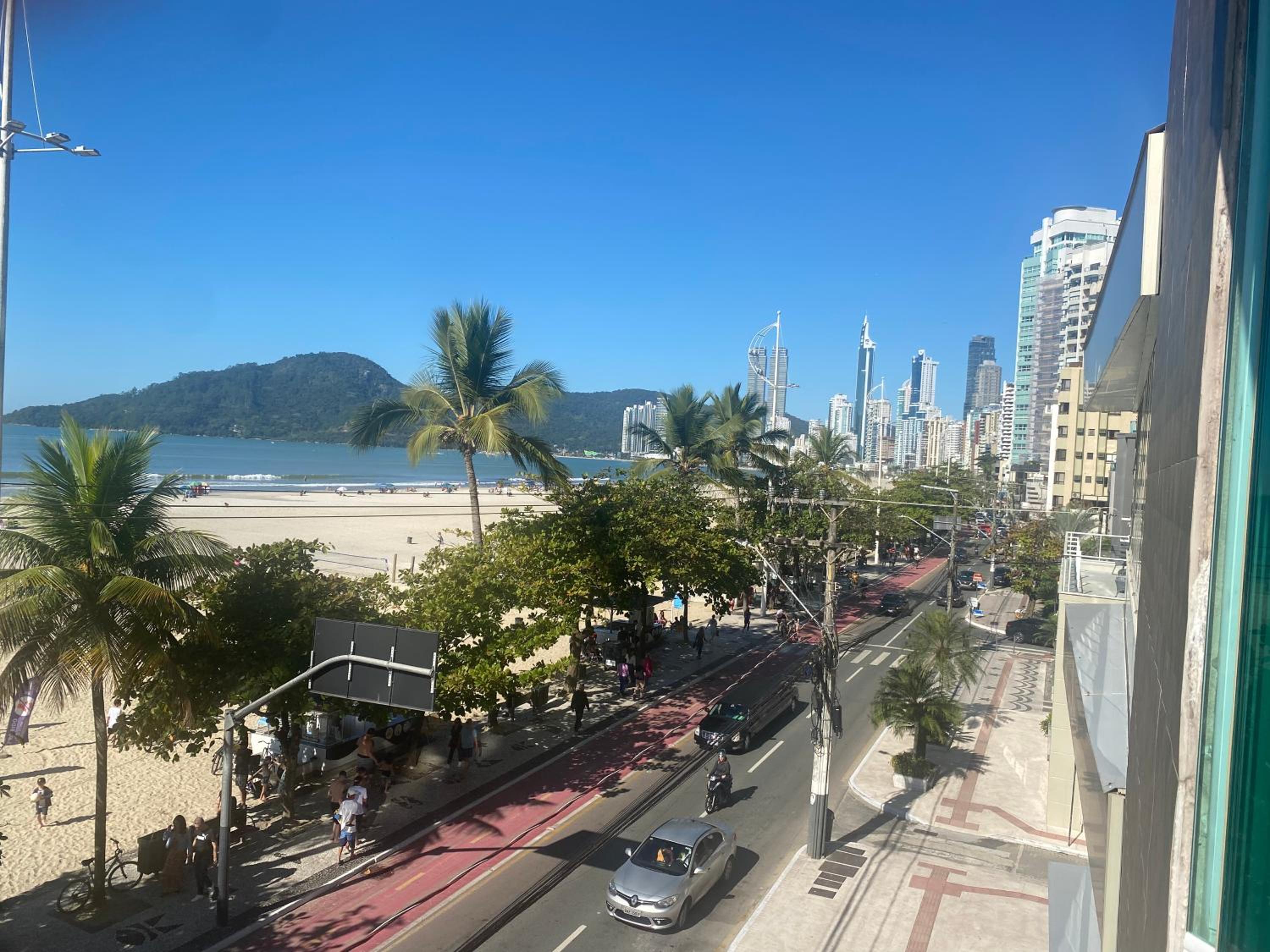 APTO. BEIRA MAR EM BAL. CAMBORIU