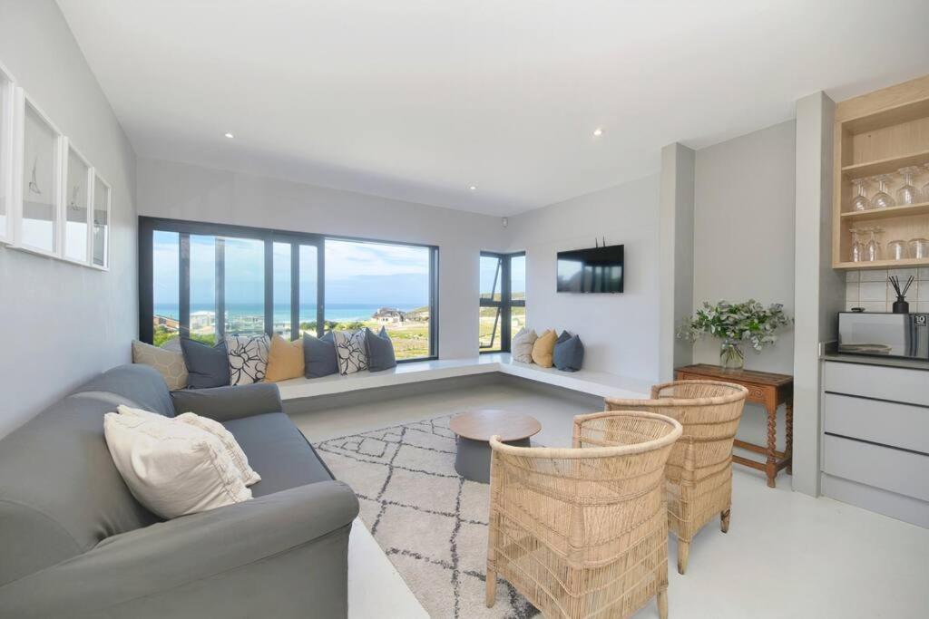 Fynbos Hill Luxury Accommodation view 3