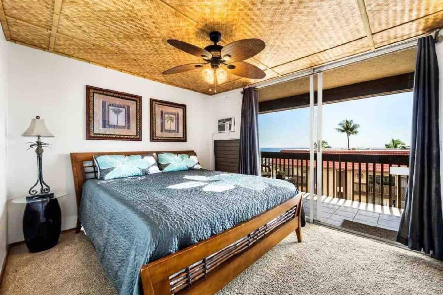 Kona Bay View Condo, Pool, Lanai, Walk to Town and Dining, AC, Free Parking