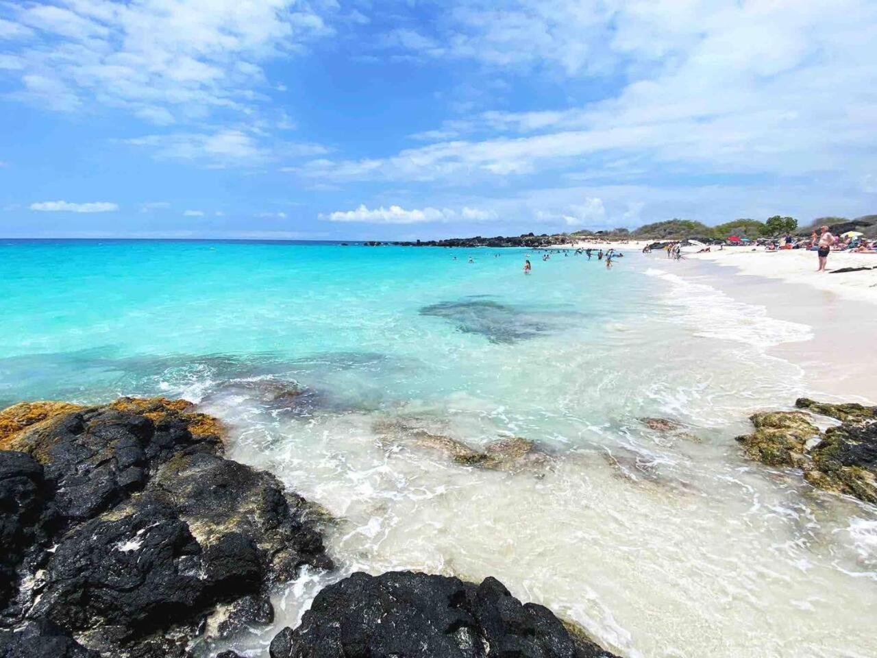 Kona Bay View Condo, Pool, Lanai, Walk to Town and Dining, AC, Free Parking