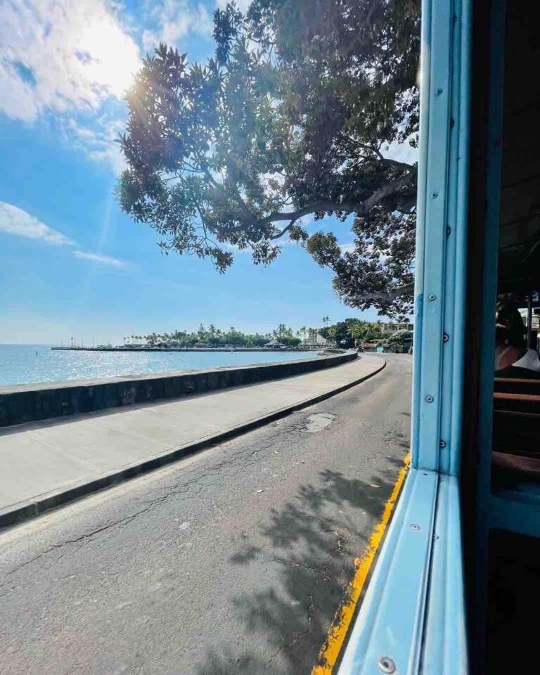 Kona Bay View Condo, Pool, Lanai, Walk to Town and Dining, AC, Free Parking