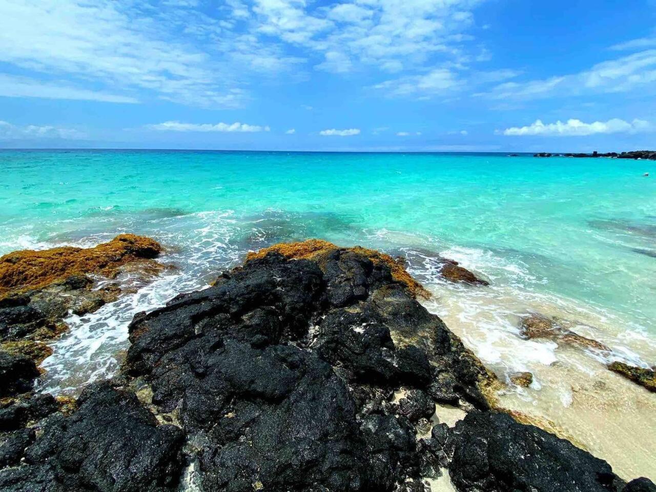 Kona Bay View Condo, Pool, Lanai, Walk to Town and Dining, AC, Free Parking