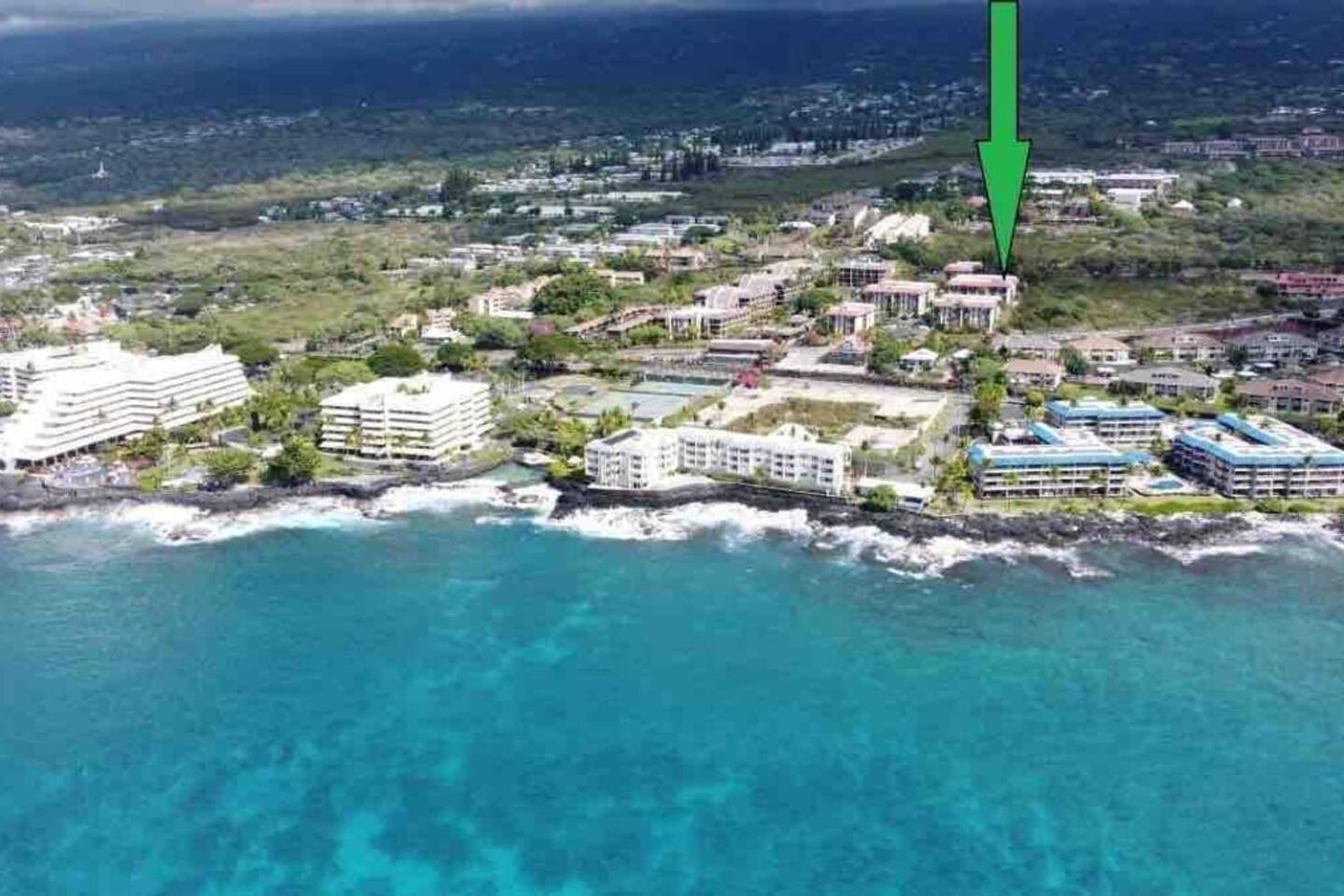 Kona Bay View Condo, Pool, Lanai, Walk to Town and Dining, AC, Free Parking
