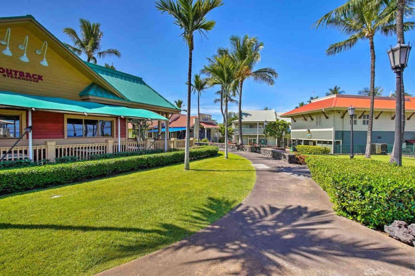 Kona Bay View Condo, Pool, Lanai, Walk to Town and Dining, AC, Free Parking