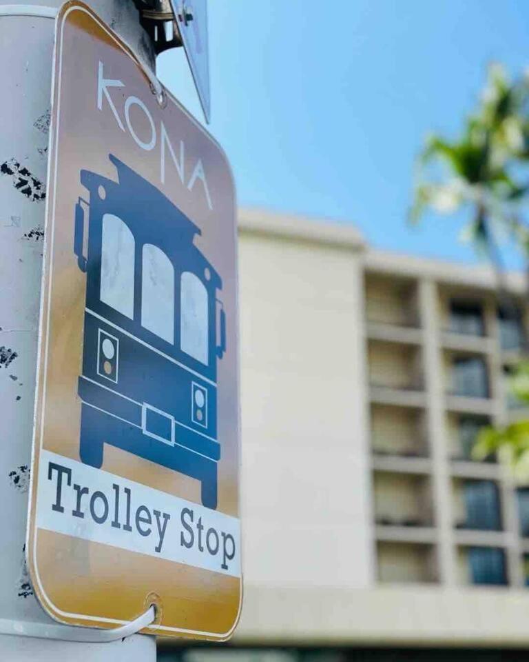 Kona Bay View Condo, Pool, Lanai, Walk to Town and Dining, AC, Free Parking