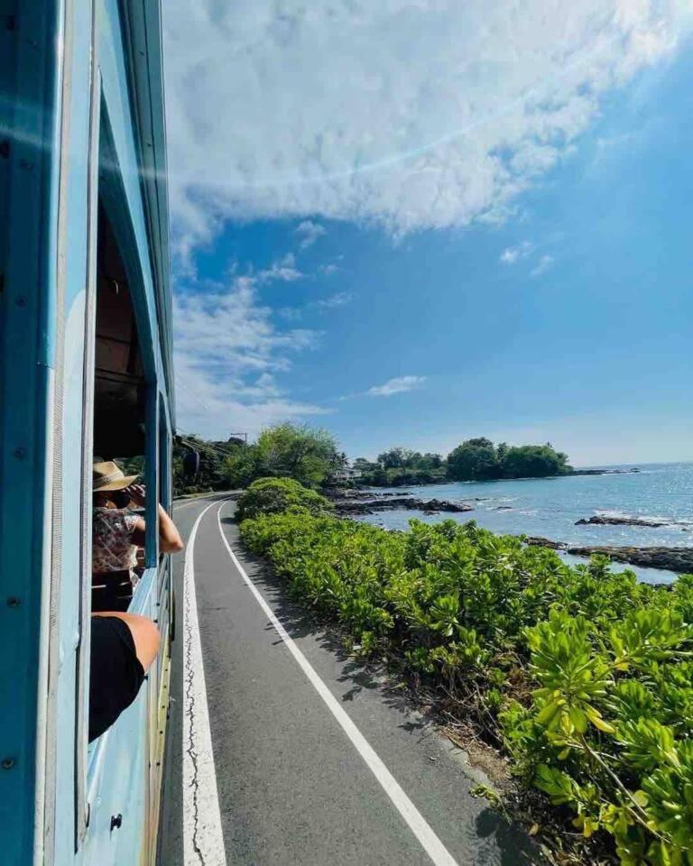 Kona Bay View Condo, Pool, Lanai, Walk to Town and Dining, AC, Free Parking