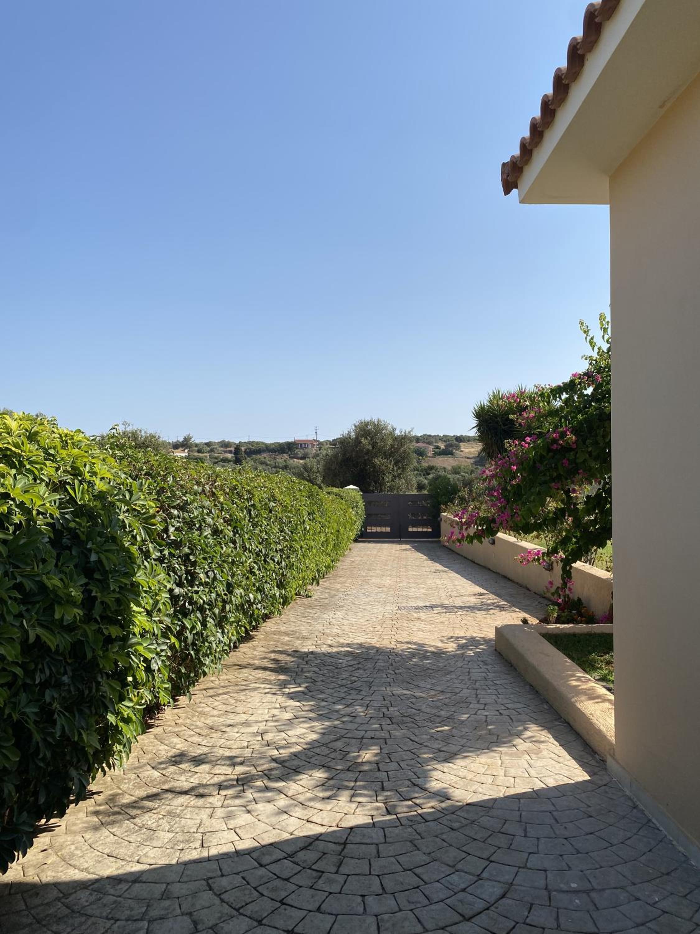 House with Garden in Peratata - 10' from City Center view 2