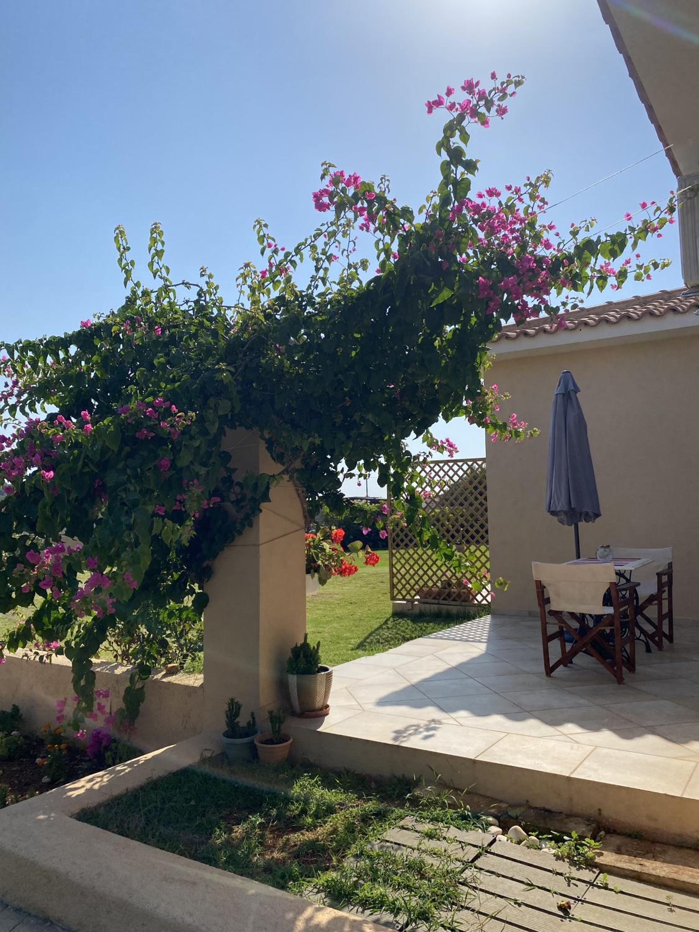 House with Garden in Peratata - 10' from City Center view 5