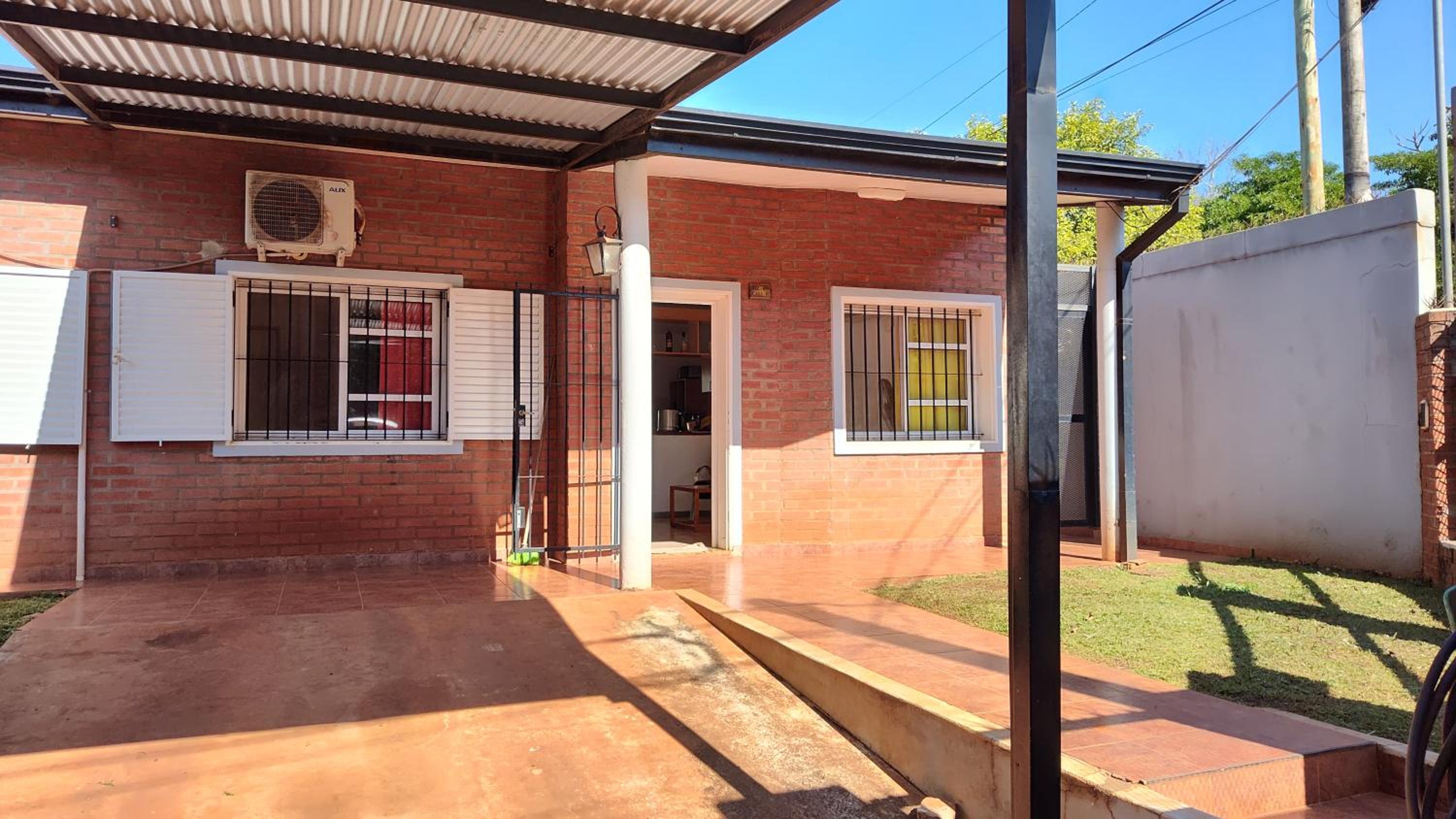 Casa con Garage Puerto Iguazú, zona residencial