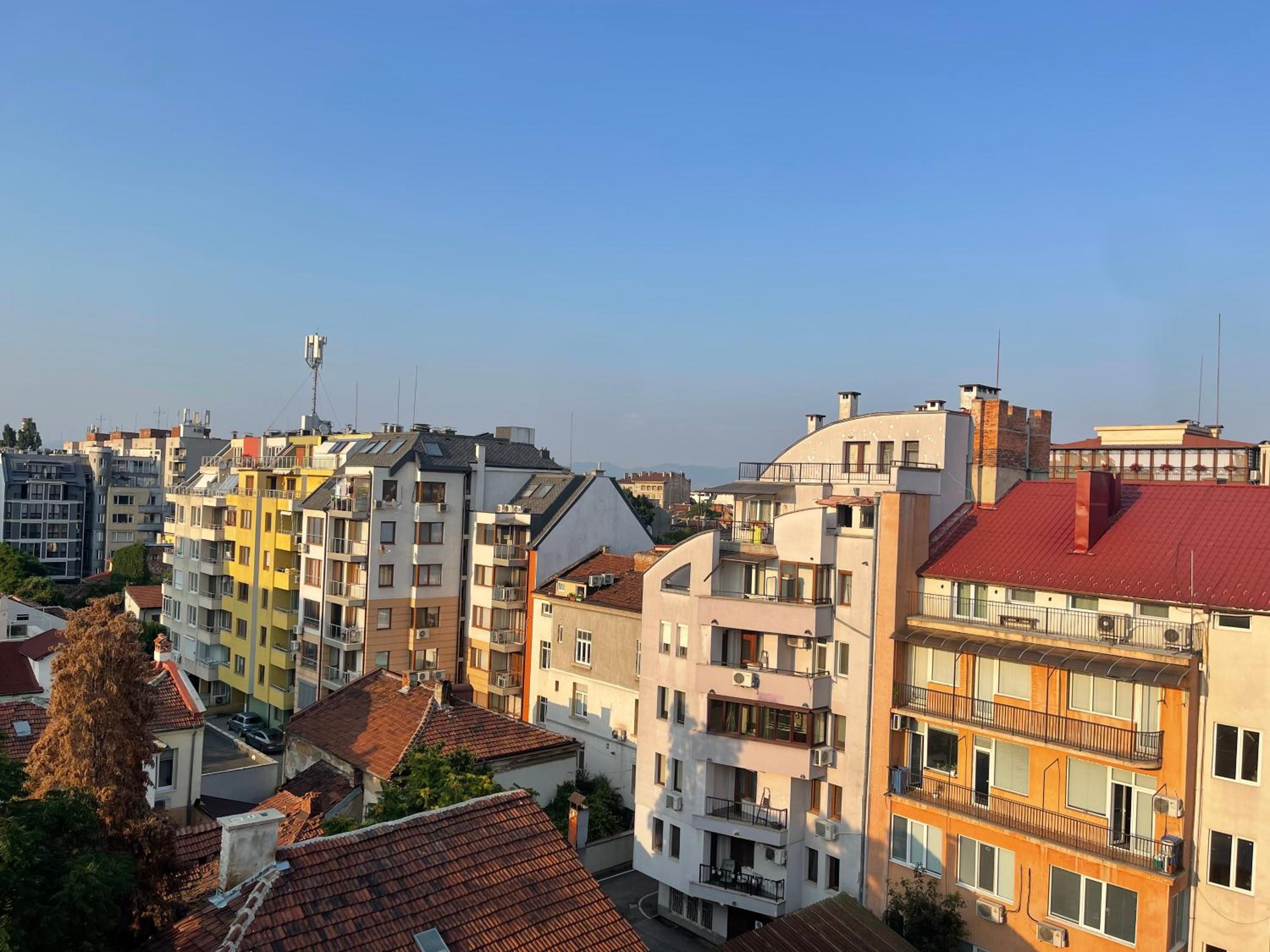 Cosy apartment in the center of Sofia view 3