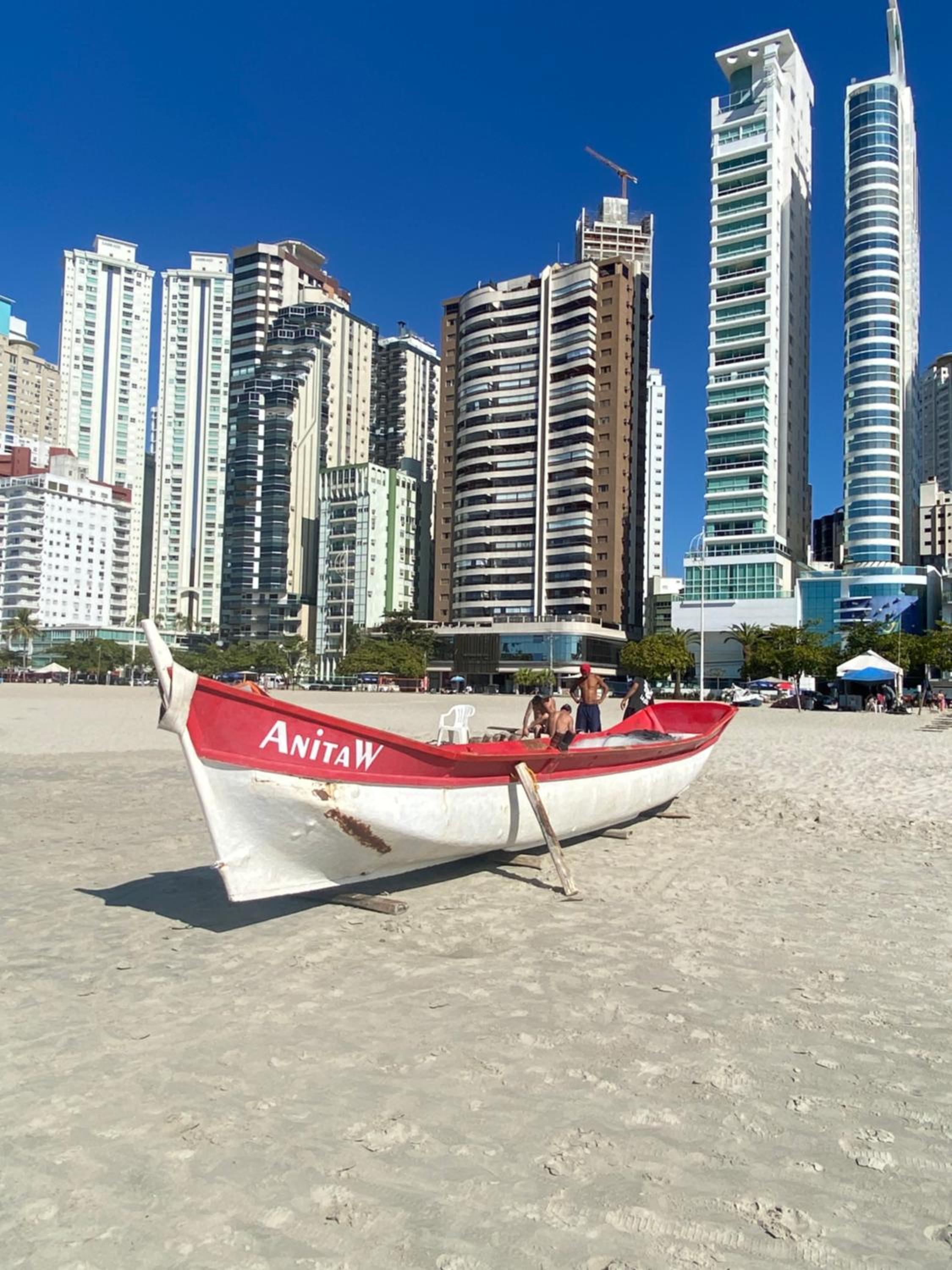 APTO. BEIRA MAR EM BAL. CAMBORIU