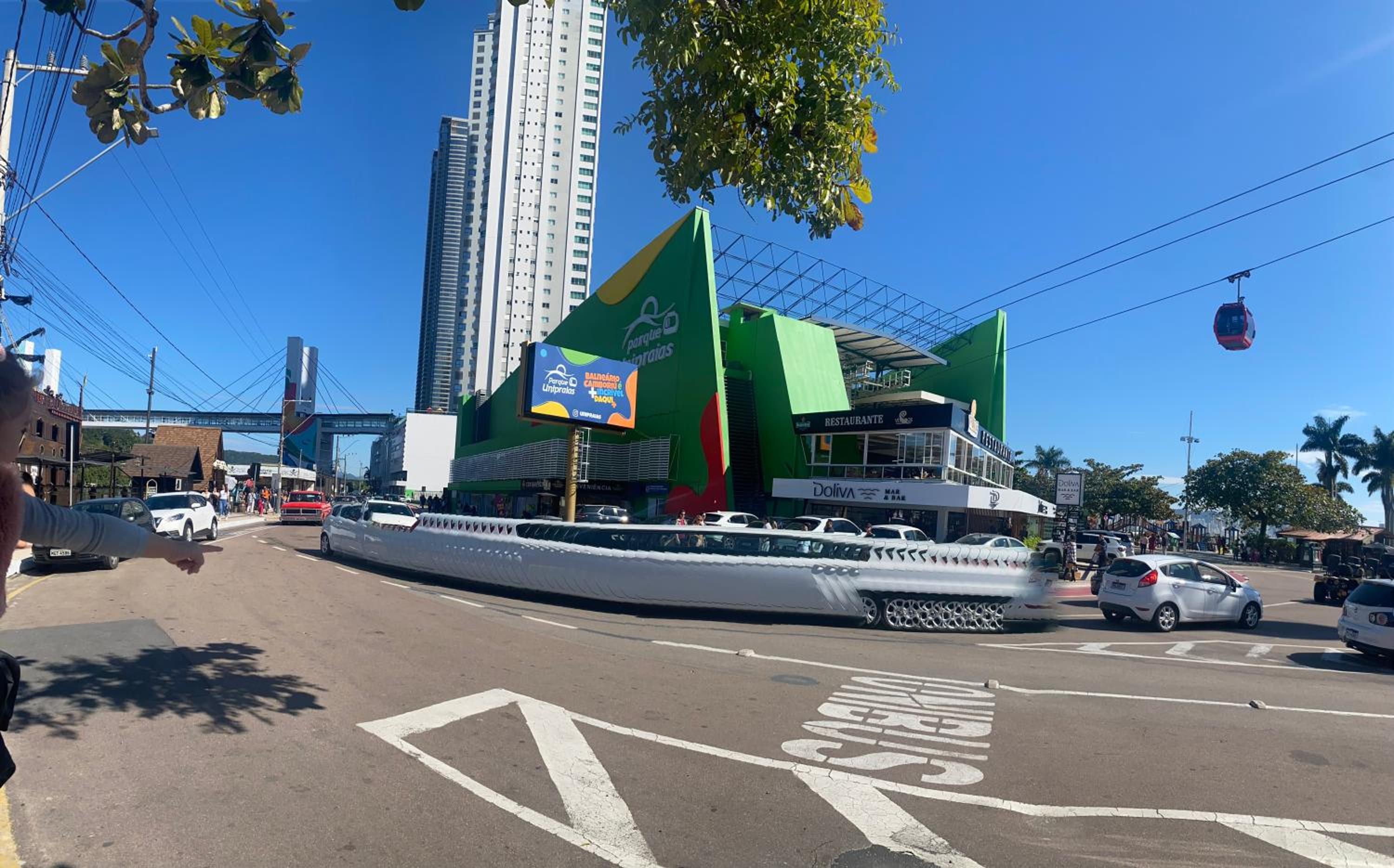 APTO. BEIRA MAR EM BAL. CAMBORIU