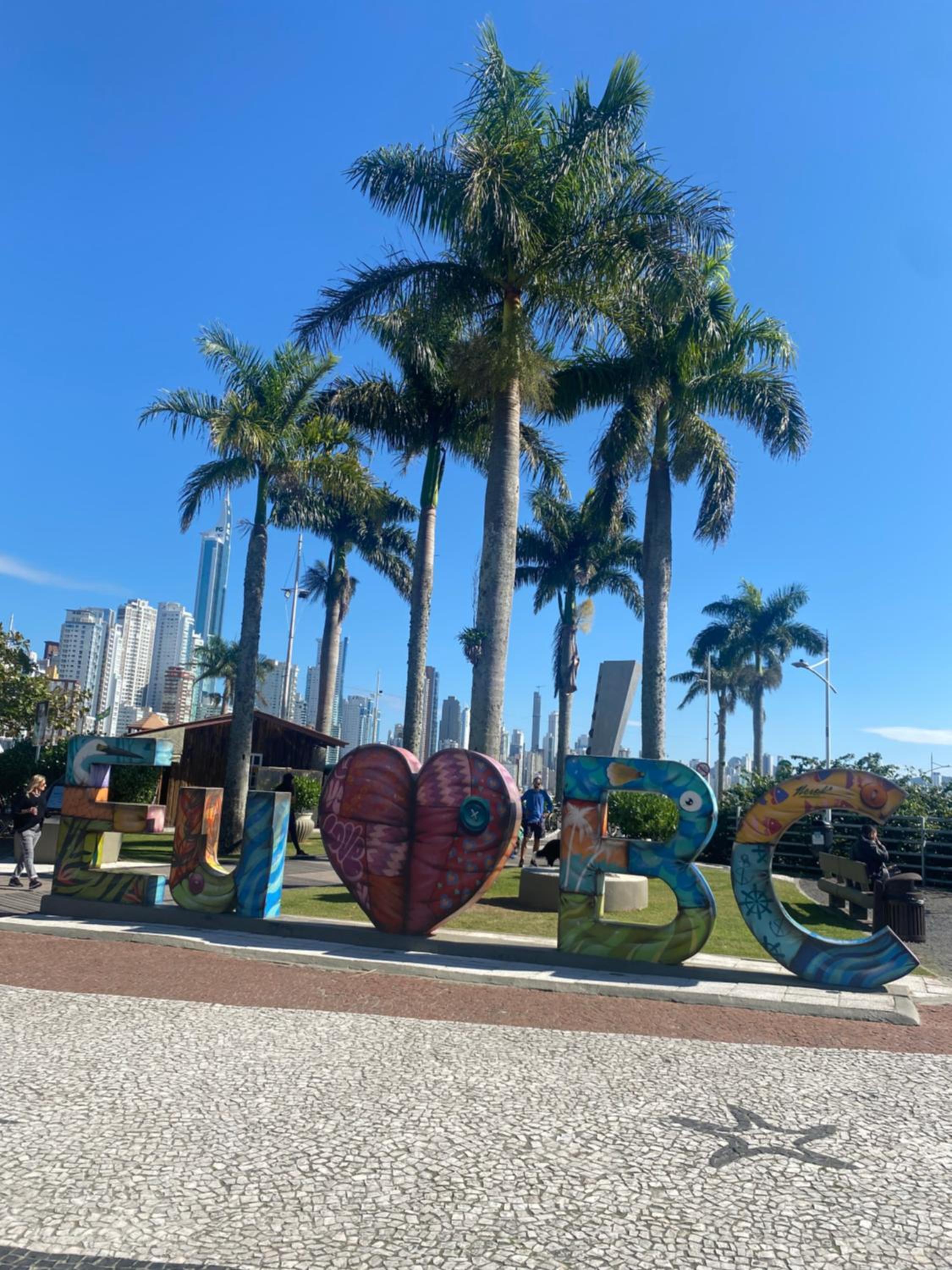 APTO. BEIRA MAR EM BAL. CAMBORIU
