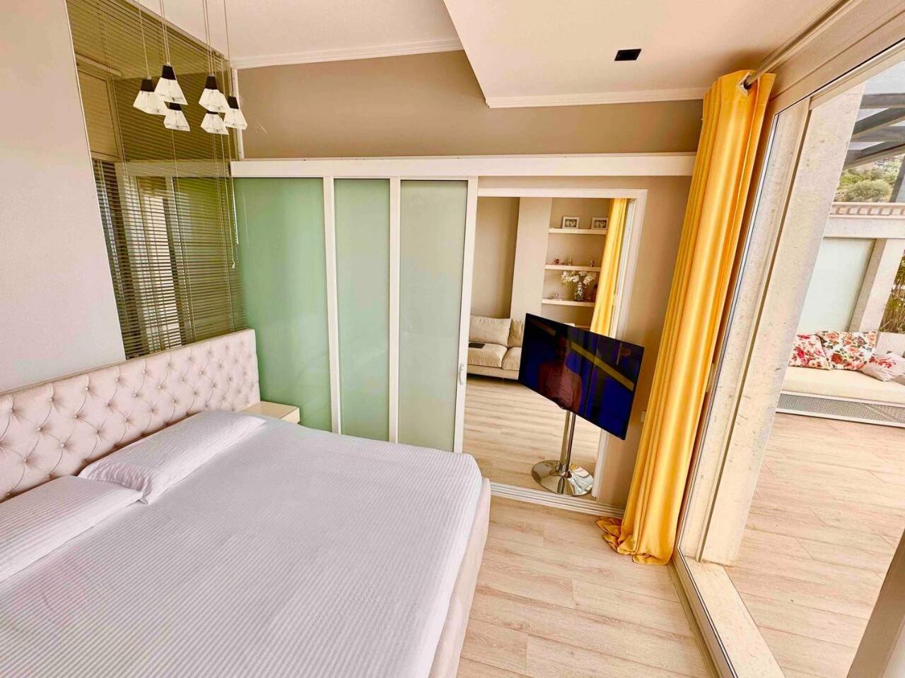 Sea View Apartment with Veranda