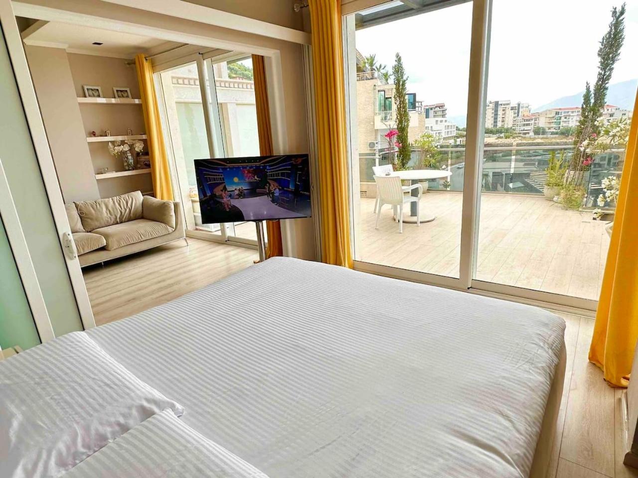 Sea View Apartment with Veranda