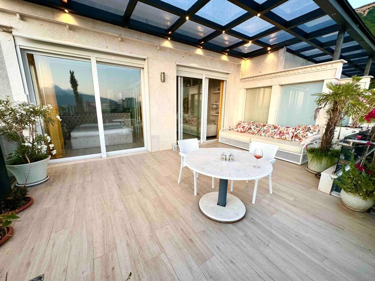 Sea View Apartment with Veranda
