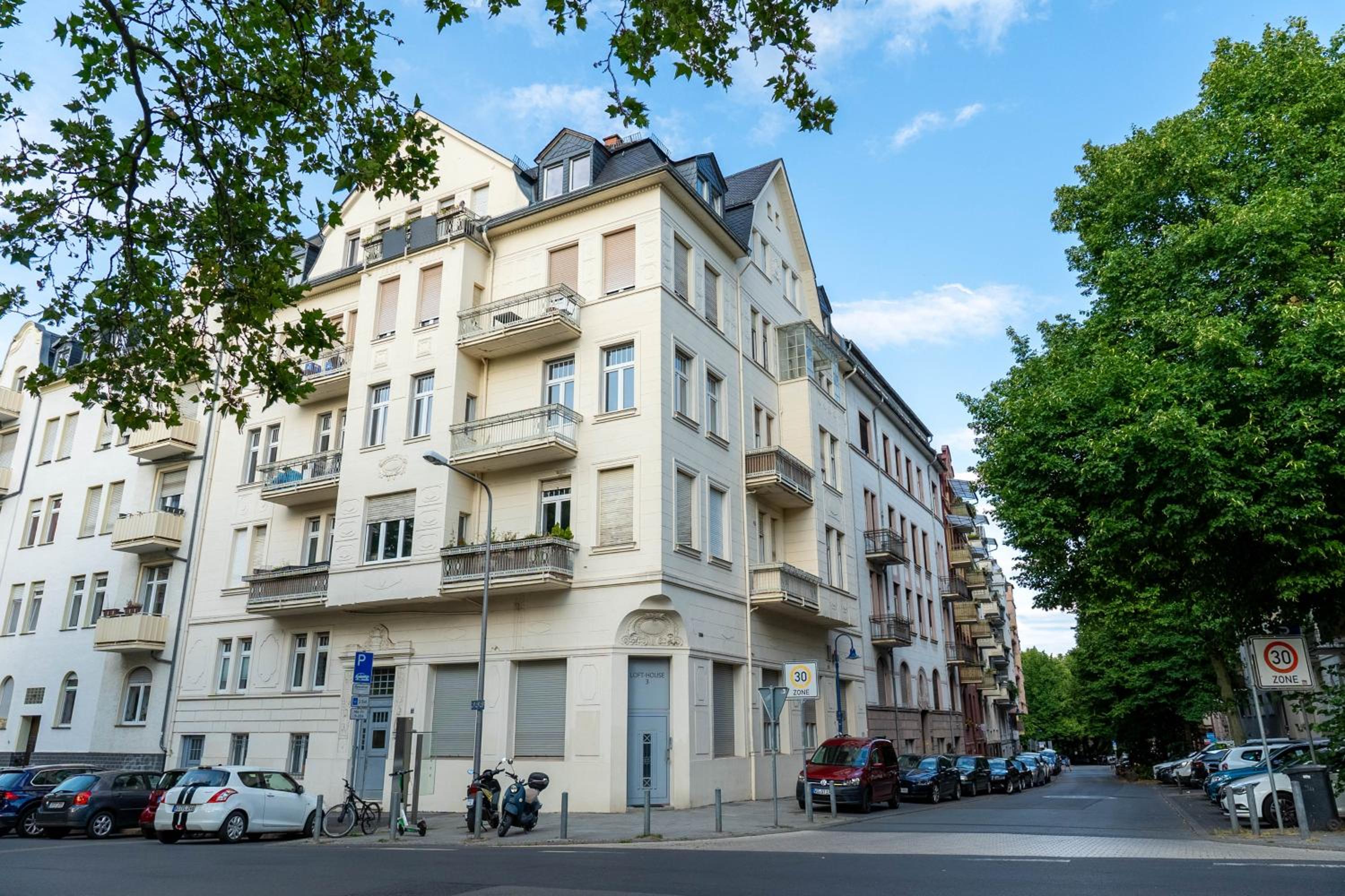 Zentrales Apartment im Westend I Küche I Balkon I für bis zu 4 Personen