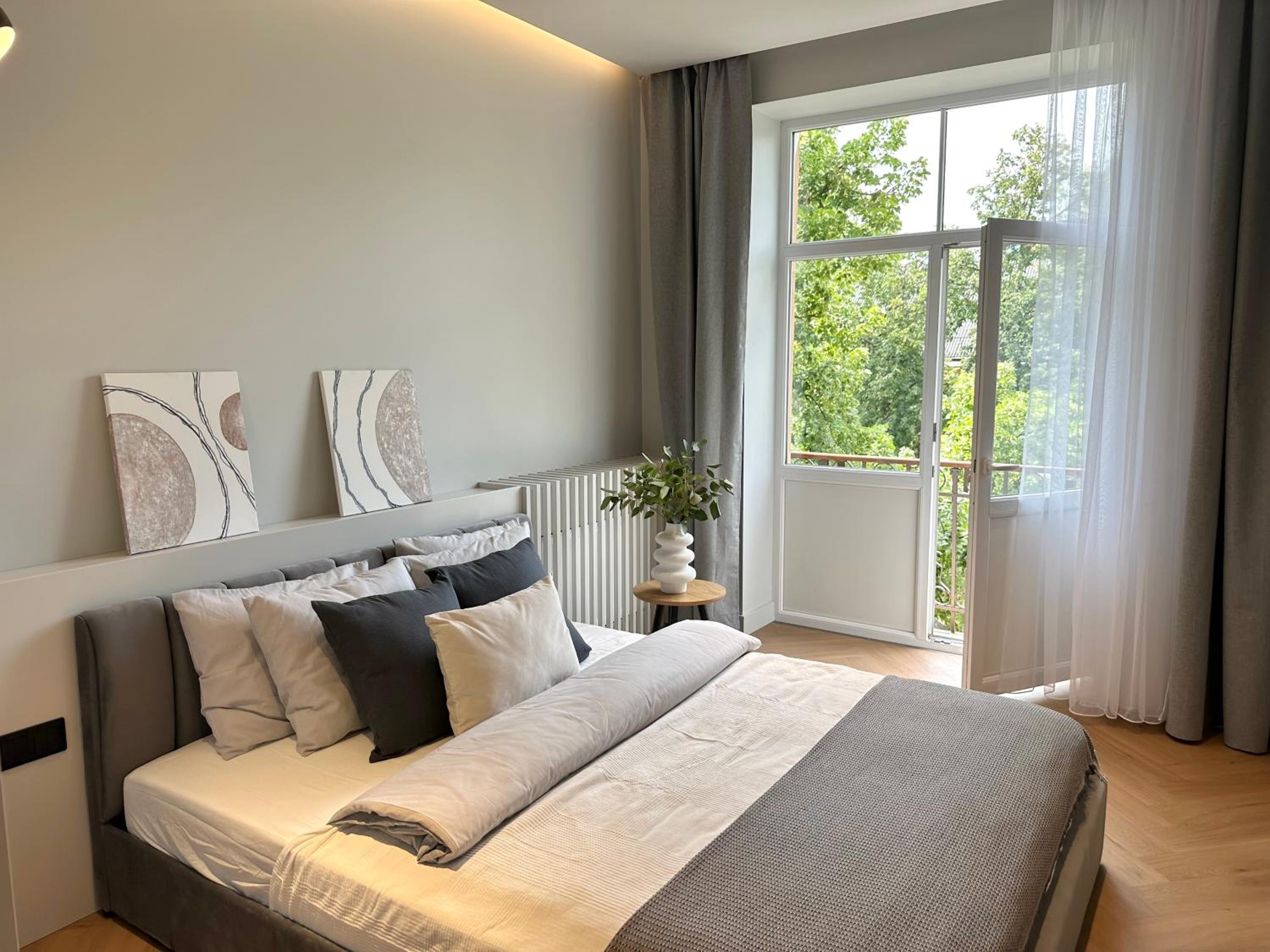 Silver Apartment