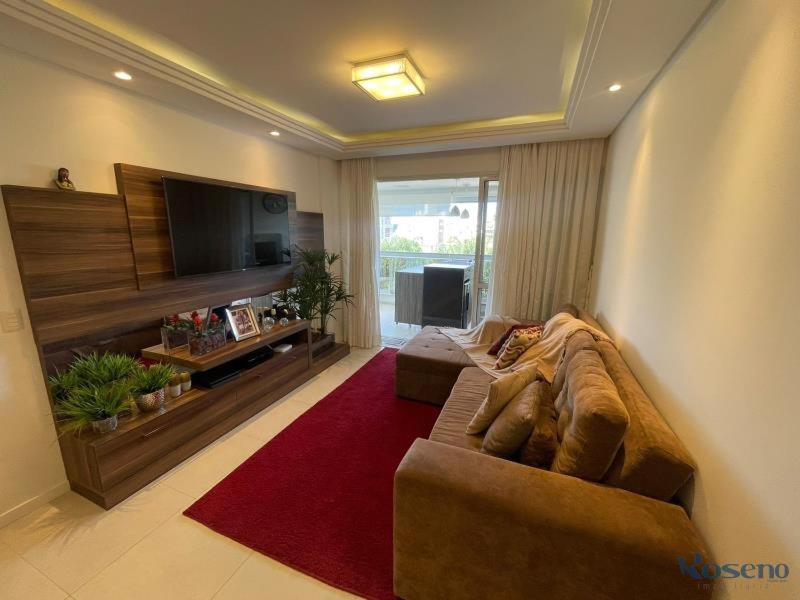 Apartamento amplo e bem decorado