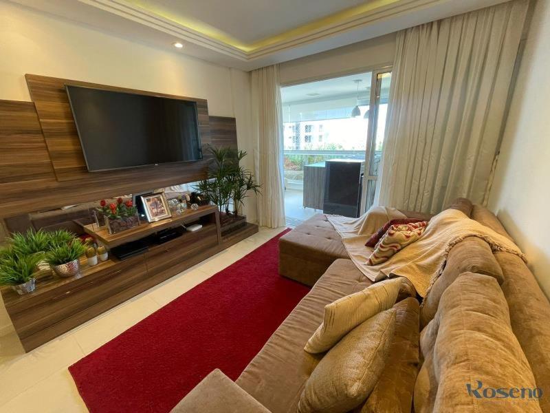 Apartamento amplo e bem decorado