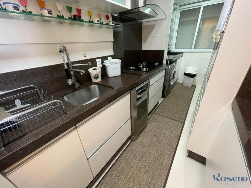 Apartamento amplo e bem decorado
