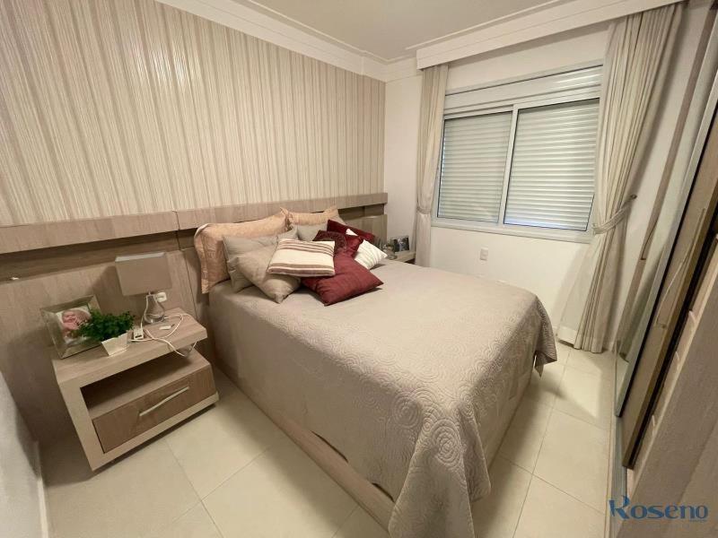 Apartamento amplo e bem decorado
