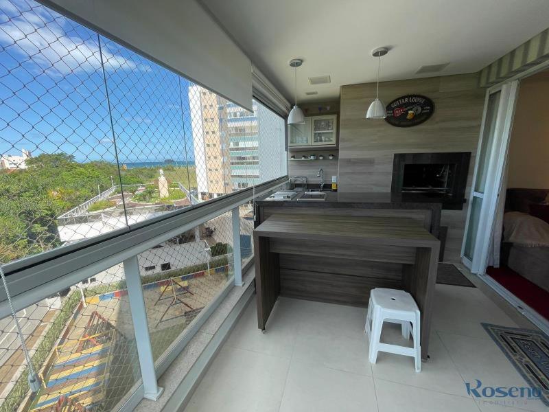 Apartamento amplo e bem decorado